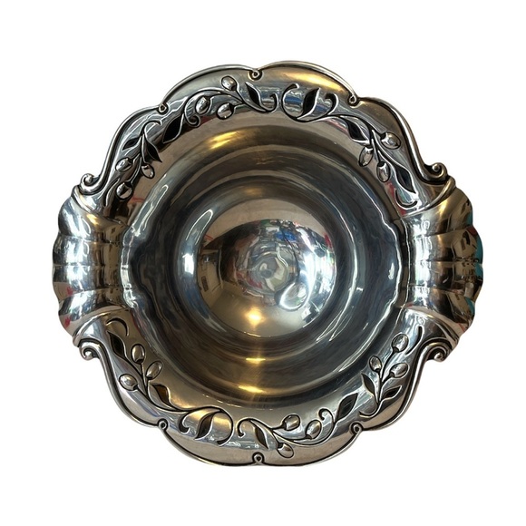 Lenox Metal Polished En Provence Salad Serving Bowl 16" x 15" x 5" H Serveware - Picture 1 of 7